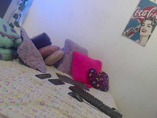 Live sex webcam photo for KarlyPearty #273442804