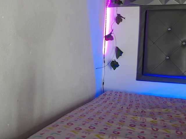 Live sex webcam photo for KarlyPearty #273694673