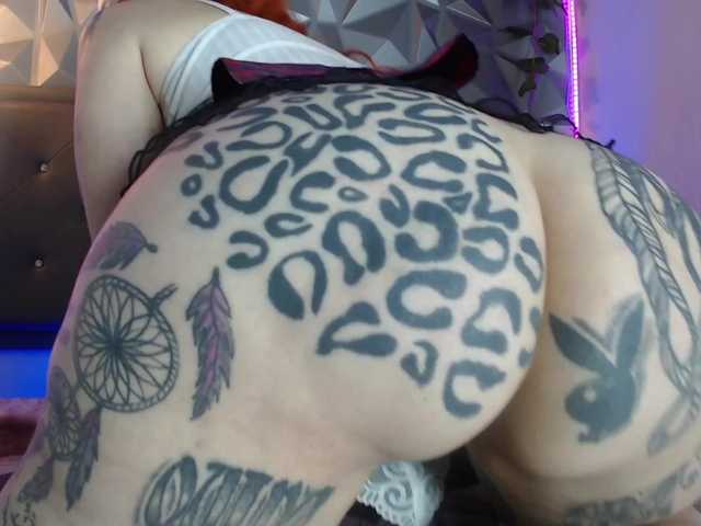 Live sex webcam photo for KarlyPearty #273727240