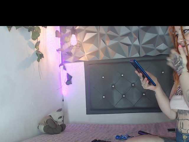 Live sex webcam photo for KarlyPearty #274488322