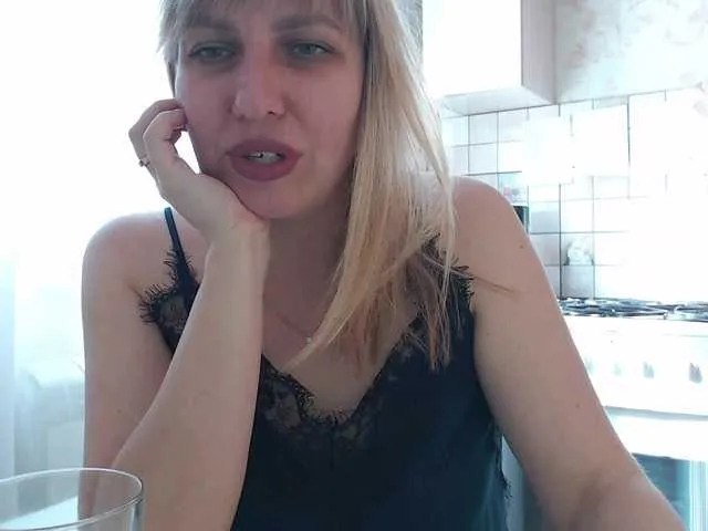 Live sex webcam photo for Karmella #291845420