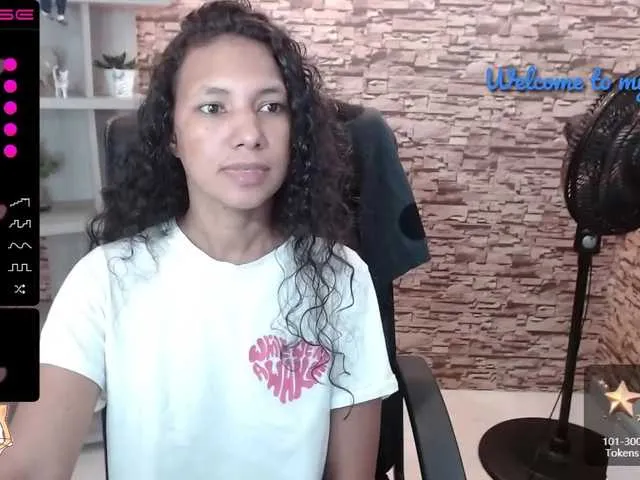 Live sex webcam photo for Karol-Swift #273697565