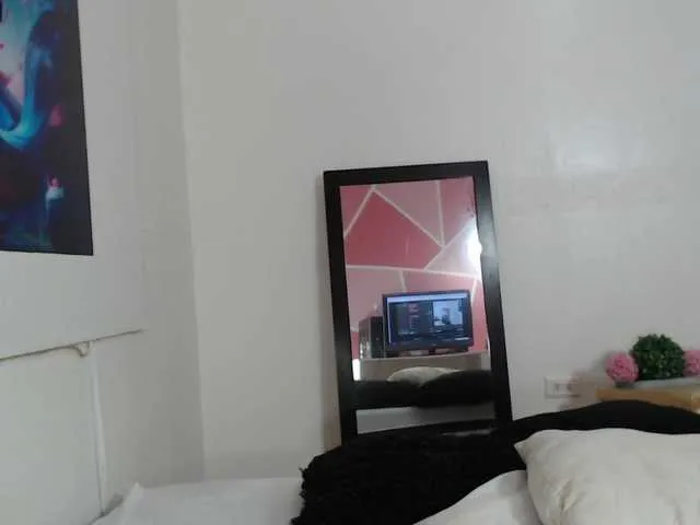 Live sex webcam photo for KarolFernande #274179022