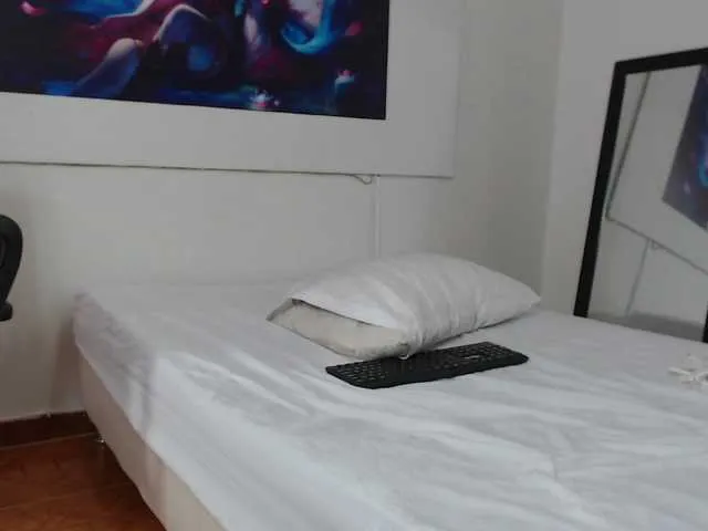 Live sex webcam photo for KarolFernande #274189575