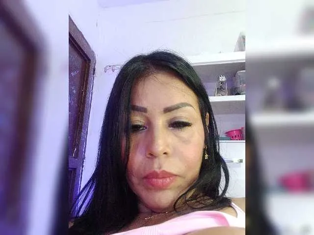 Live sex webcam photo for KarolRubi #277350226