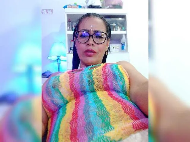 Live sex webcam photo for KarolRubi #277440052