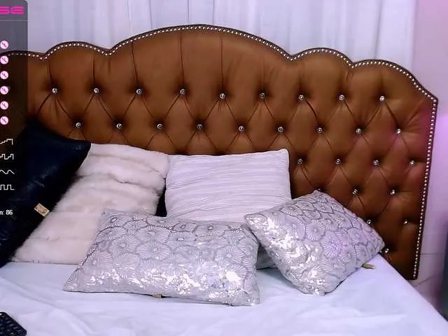 Live sex webcam photo for KarolSantana #273607808