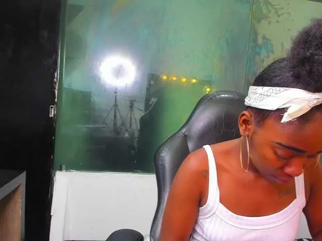 Live sex webcam photo for karolebony #273526608