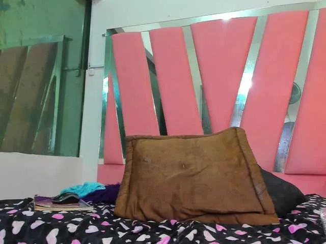 Live sex webcam photo for karolebony #273541532