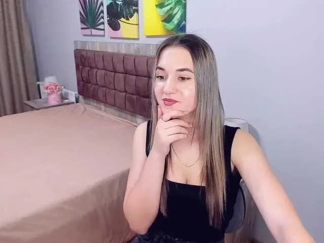 Live sex webcam photo for KarolinaMay #273001605