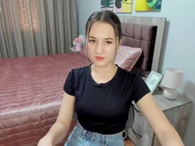 Live sex webcam photo for KarolinaMay #273645608