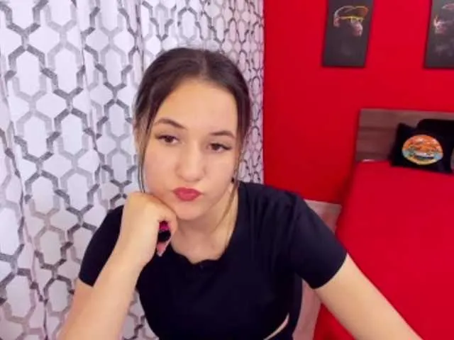 Live sex webcam photo for KarolinaMay #273653992