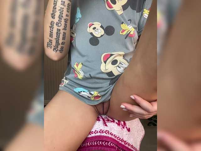 Live sex webcam photo for KarolinaMilf #290493790