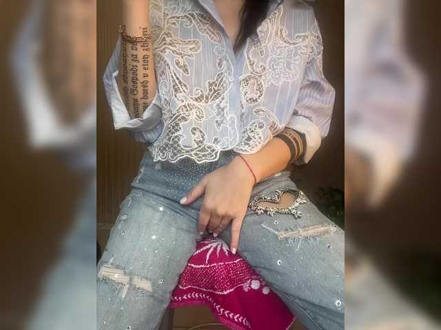 Live sex webcam photo for KarolinaMilf #290984903