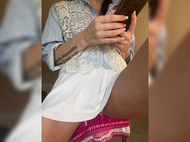 Live sex webcam photo for KarolinaMilf #291346711