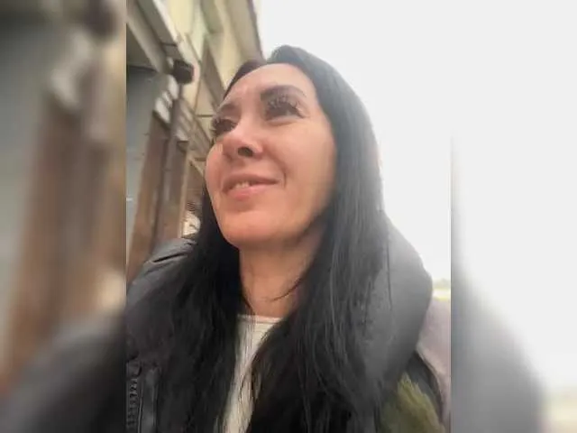 Live sex webcam photo for KarolinaMilf #292295624