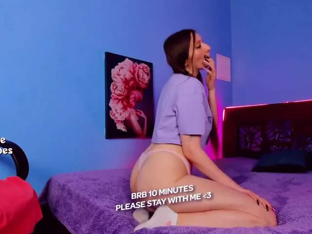 Live sex webcam photo for KarolinaQueen #275548748
