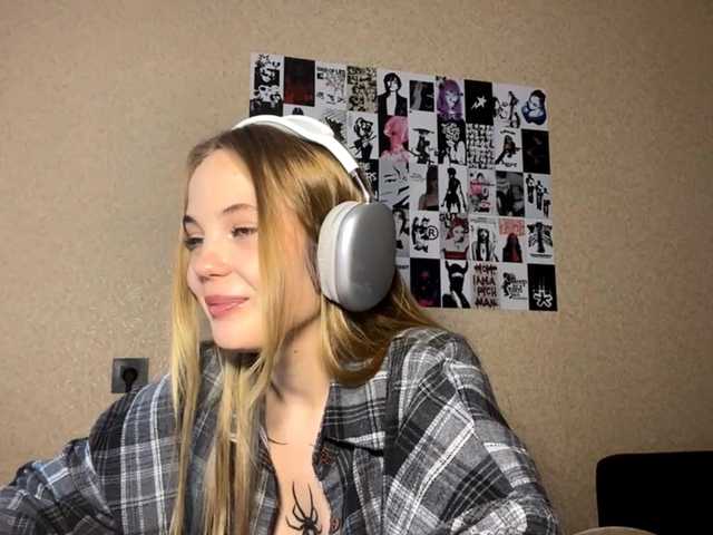 Live sex webcam photo for KaronVondielingen #291635021