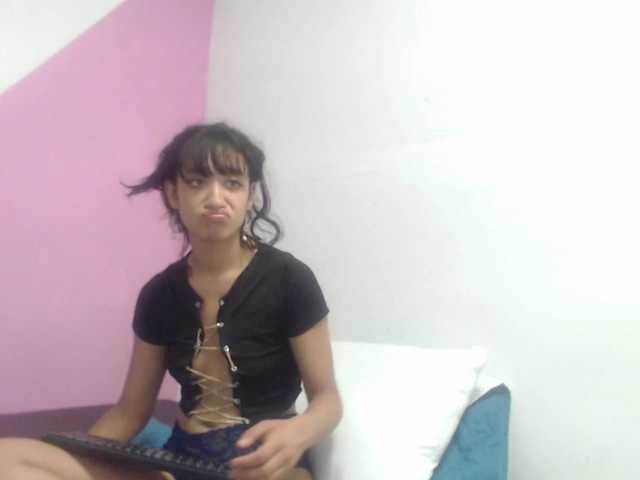 Live sex webcam photo for Karroll-1 #273567481