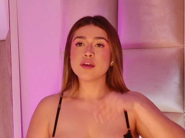 Live sex webcam photo for Kassia-Rogers #291237271