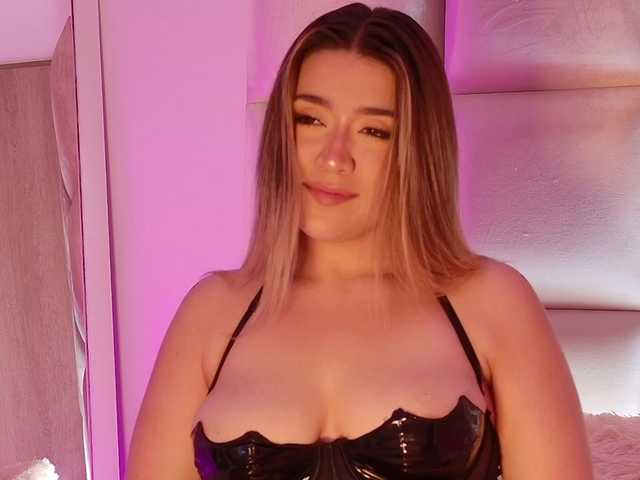 Live sex webcam photo for Kassia-Rogers #291312244