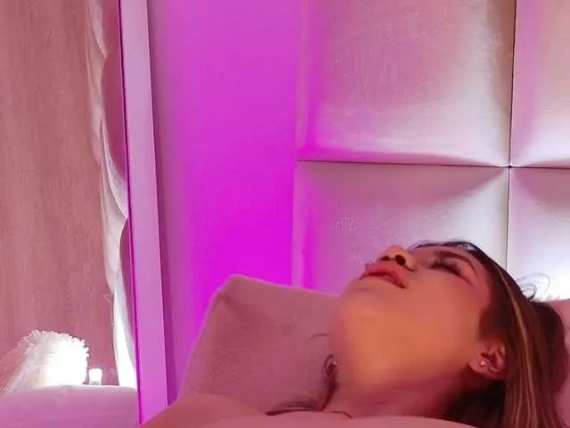 Live sex webcam photo for Kassia-Rogers #291633550