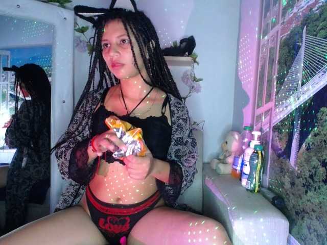 Live sex webcam photo for Kataleya21 #272484205