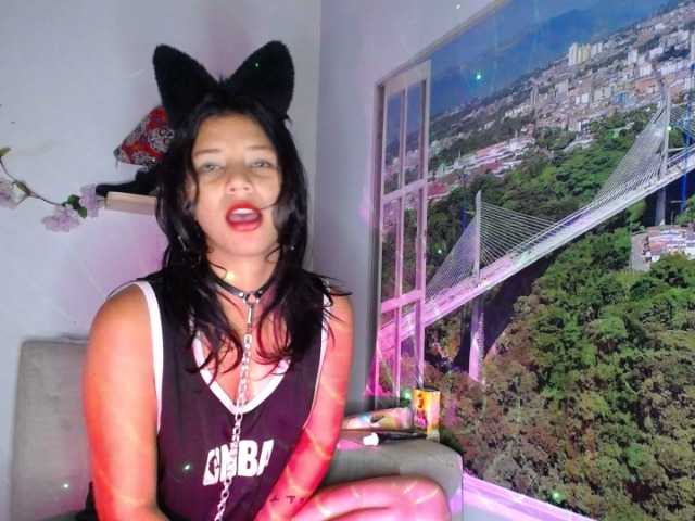 Live sex webcam photo for Kataleya21 #272591497