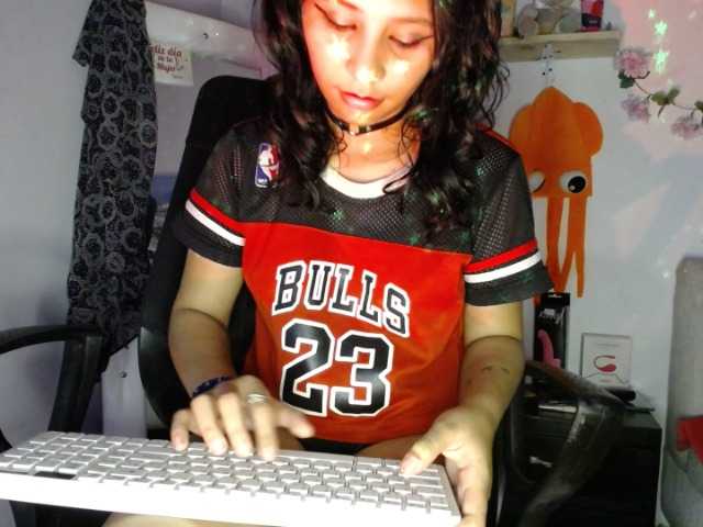 Live sex webcam photo for Kataleya21 #272704902