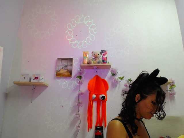 Live sex webcam photo for Kataleya21 #272717404