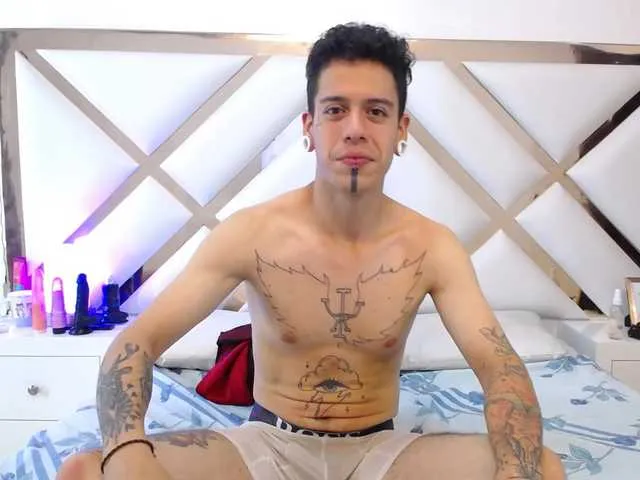 Live sex webcam photo for KateAndDante #275816342