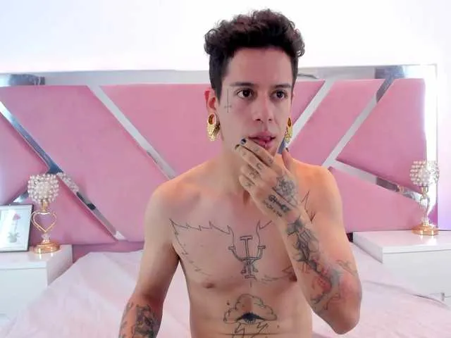 Live sex webcam photo for KateAndDante #275987485
