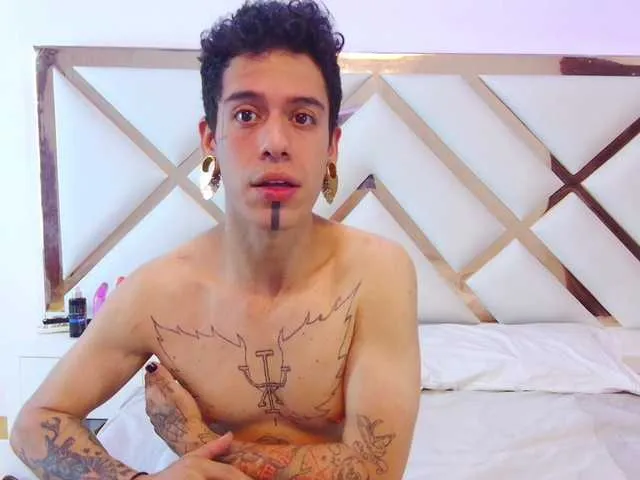 Live sex webcam photo for KateAndDante #276076991