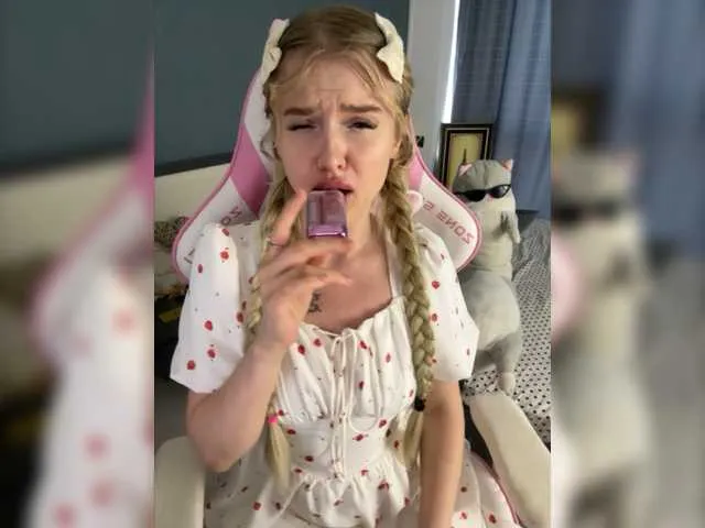 Live sex webcam photo for KateDanverr #275724435