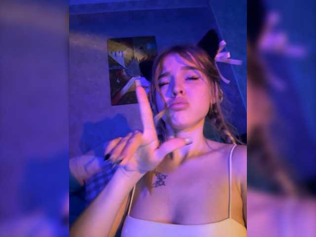 Live sex webcam photo for KateDanverr #277099033