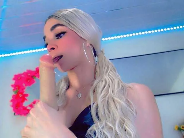 Live sex webcam photo for KateHadid #293406971