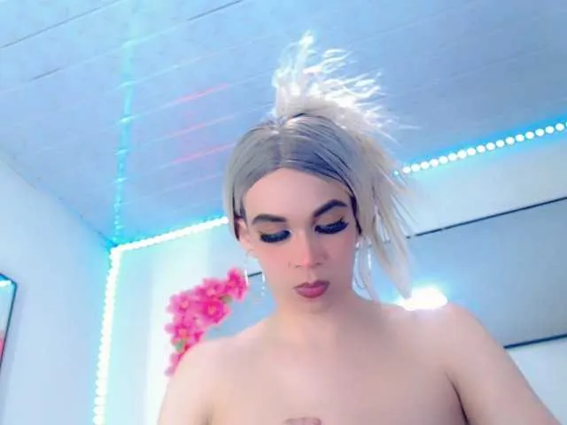Live sex webcam photo for KateHadid #293422170