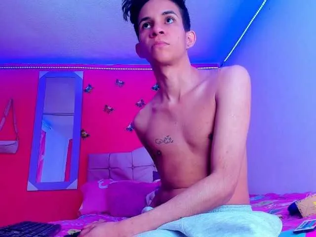 Live sex webcam photo for KateHadid #293914566