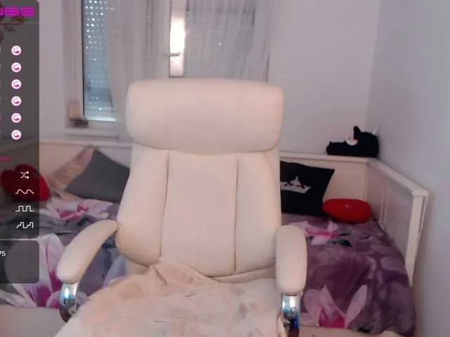 Live sex webcam photo for KateLove23 #274471483