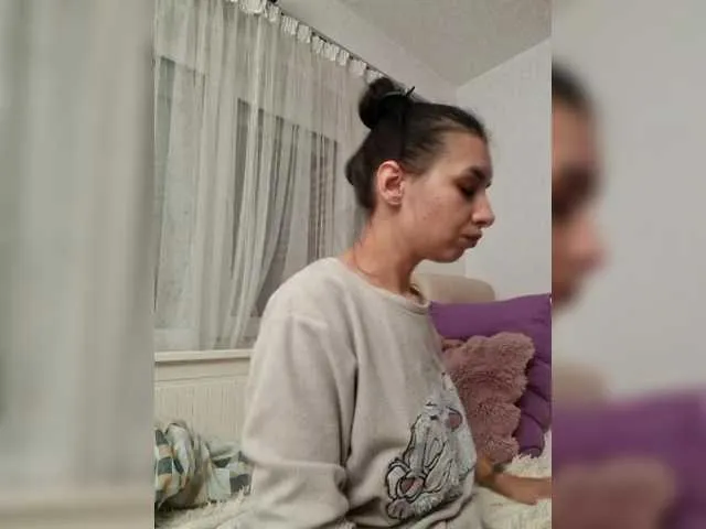 Live sex webcam photo for KateLove23 #292329820