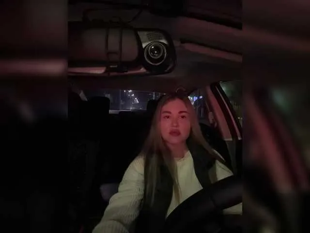 Live sex webcam photo for KateMiddleton #290678907