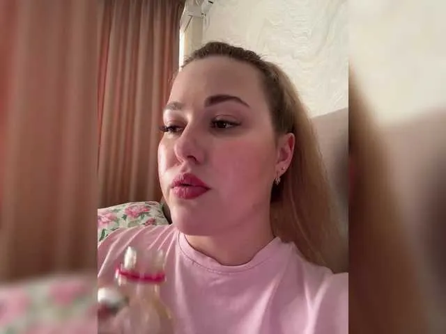 Live sex webcam photo for KateMiddleton #291791206