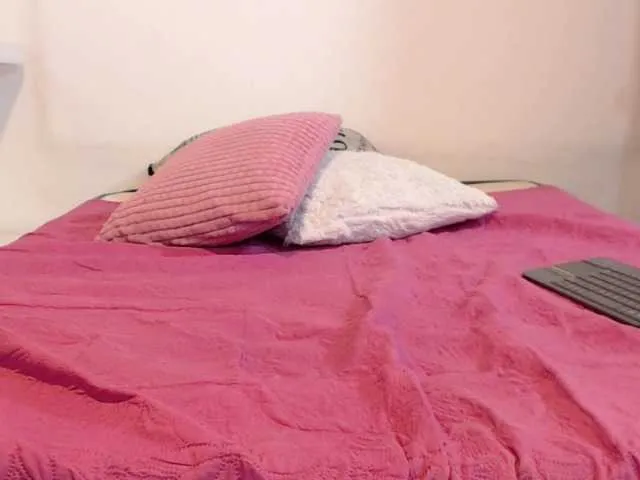 Live sex webcam photo for KateMuller #276435600