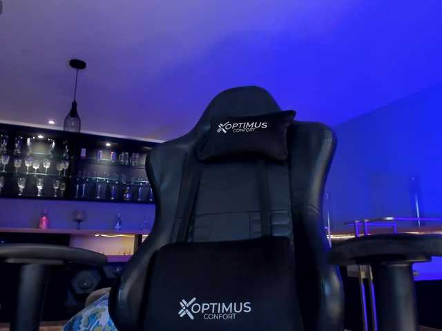 Live sex webcam photo for KateOwens #288028265