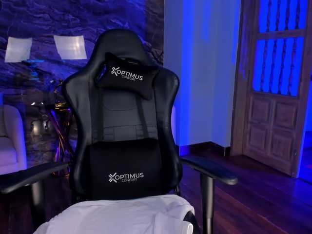 Live sex webcam photo for KateOwens #288028275