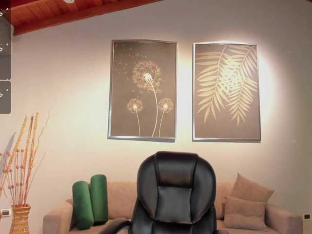 Live sex webcam photo for KateSunder #276321782