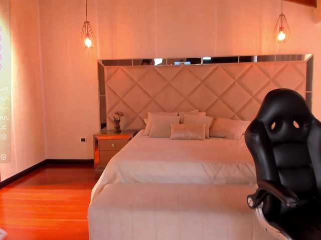 Live sex webcam photo for KateSunder #276515186