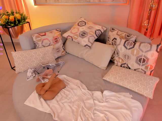 Live sex webcam photo for KateSunder #290268981