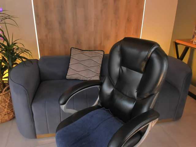 Live sex webcam photo for KateSunder #290310868