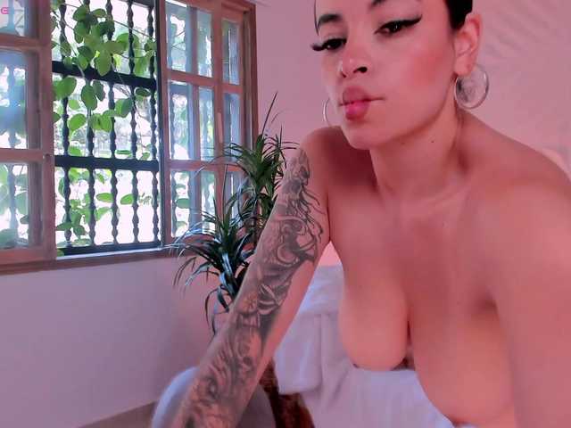 Live sex webcam photo for KateSunder #290461343